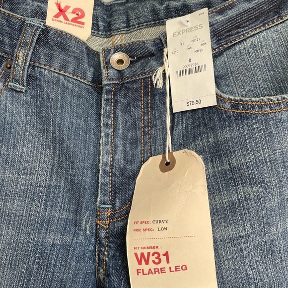 Express. X2 jeans with floral embroidery on back pockets. - Picture 3 of 9